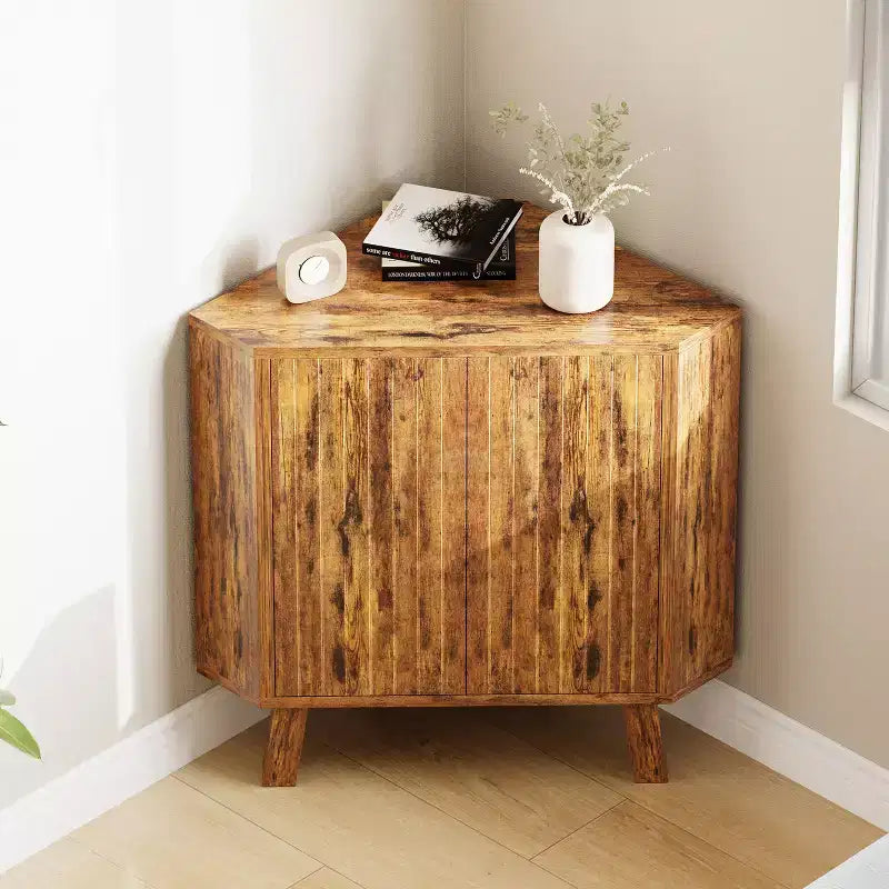 Armario esquinero, mueble de almacenamiento esquinero triangular de estilo rústico de 3 niveles con puerta estriada y estante ajustable, armario auxiliar de 80 cm que ahorra espacio para cocina