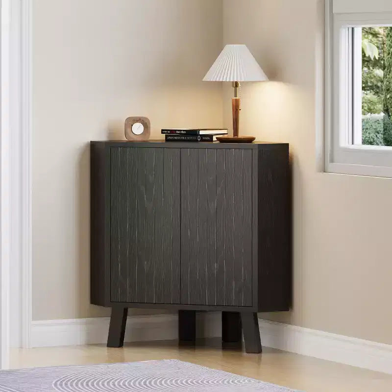 Armario esquinero, mueble de almacenamiento esquinero triangular de estilo rústico de 3 niveles con puerta estriada y estante ajustable, armario auxiliar de 80 cm que ahorra espacio para cocina