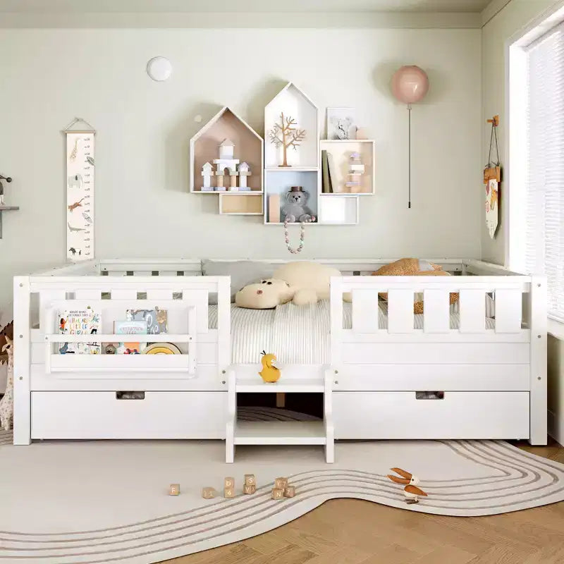 Cama infantil Queen Size con 14 barandillas de seguridad, estructura de cama que ahorra espacio con estanterías integradas y 2 cajones de almacenamiento debajo de la cama