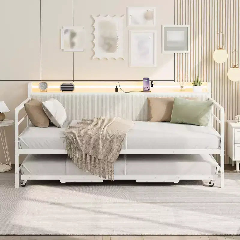 Sofá cama individual con nido, marco de metal con estación de carga y cabecero tapizado con almacenamiento, sofá cama de metal para dormitorio, habitación de invitados