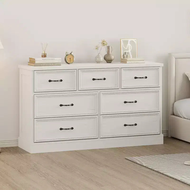 Cómoda de 7 cajones estilo rústico para dormitorio, 55 pulgadas de ancho, de madera, con cajones profundos y tiradores de metal